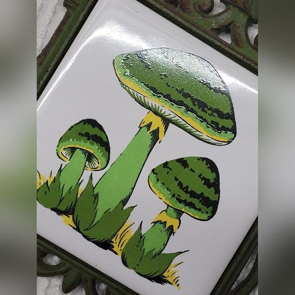 Vintage 70's Green Mushroom Trivet Pair, Ceramic, Cast Iron, Retro - Picture 3 of 9